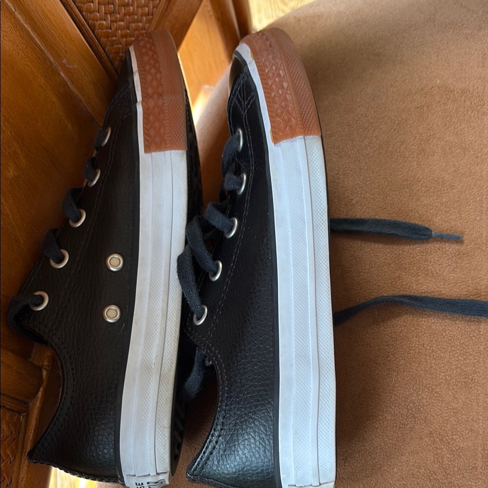 Converse  All Star Chuck Taylor Boys Leather Sneaker  Jr. US Sz:2 Black EUC - Picture 5 of 11